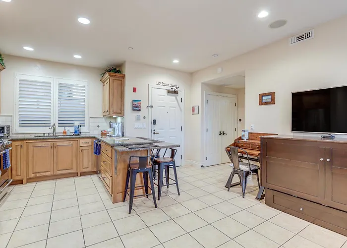 Walk To Town & Ocean! Pismo Beach Condo