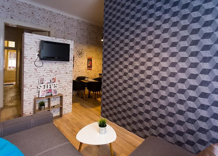 Susan Apartment Near Blaha Lujza Square