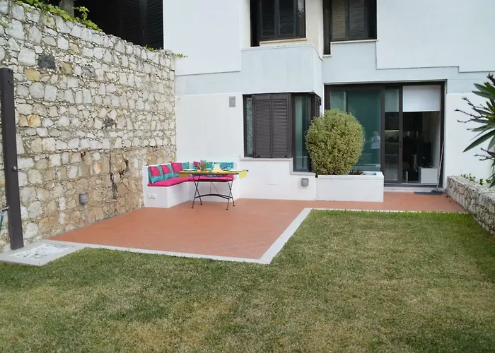 Amazing Beach & Pool Apartment With Garden